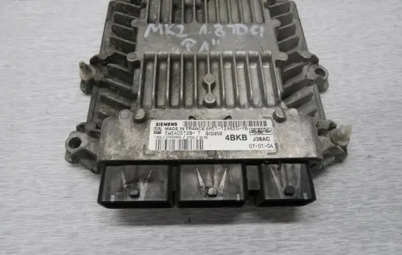 Ford Focus C-MAX Engine control unit/module ECU 6M51-12A650-YB