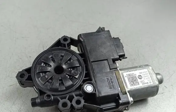 KIA Sorento IV Front door window regulator motor F00S1W2377 82450P2010 82450M2010