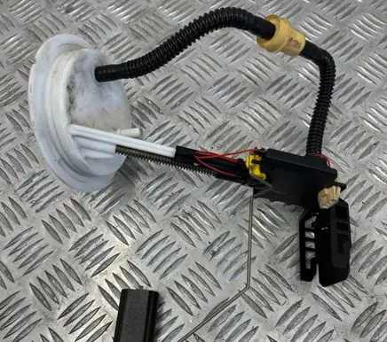 BMW 5 E60 E61 Fuel level sensor 0580303042 6765849 684211