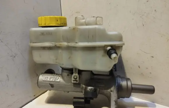Master brake cylinder