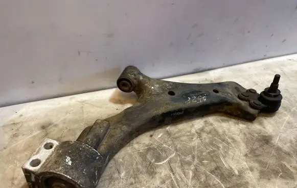 Front lower control arm/wishbone
