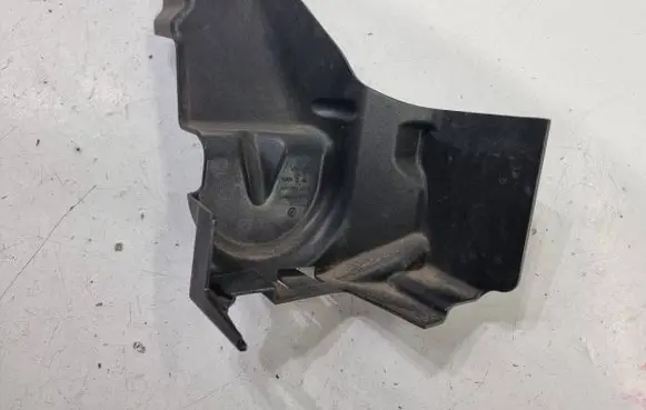 Volkswagen PASSAT B8 Other engine bay part 5Q0614321C