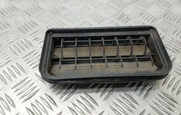 Volkswagen Golf VI Quarter panel pressure vent 3C0819465