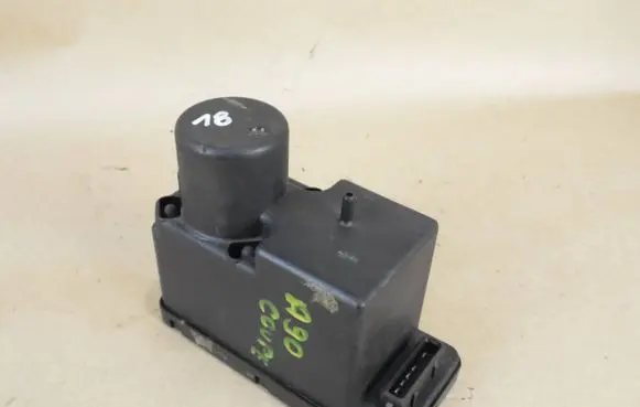 Audi 80 90 B3 Central locking vacuum pump 443862257D