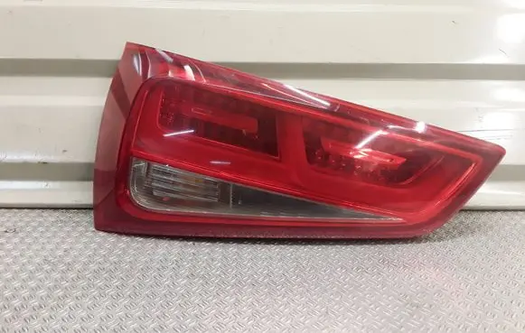 Tailgate rear/tail lights