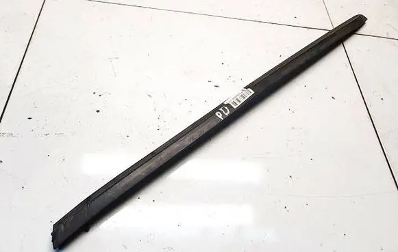 Opel Vectra B Front door glass trim molding 