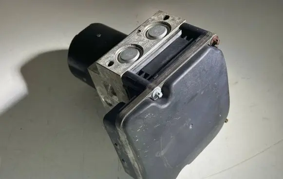 BMW 5 E60 E61 ABS Pump 0130108126