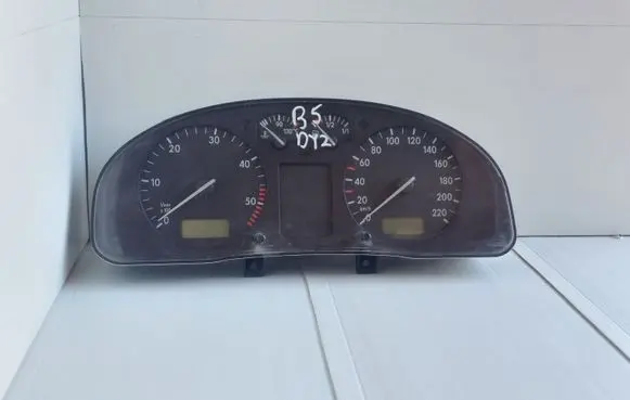 Volkswagen PASSAT B5 Speedometer (instrument cluster)
