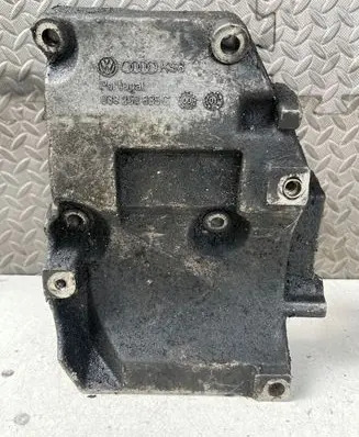 Volkswagen PASSAT B5.5 A/C compressor mount bracket 038260885C