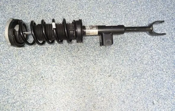 BMW 5 G30 G31 Front shock absorber with coil spring 6866592
