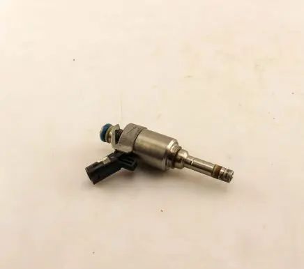 Audi A4 S4 B8 8K Fuel injector 06H906036G