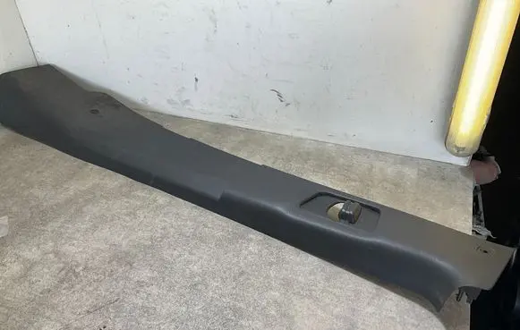 Mercedes-Benz Sprinter W907 W910 (B) pillar trim (top) A9076903200 16113334
