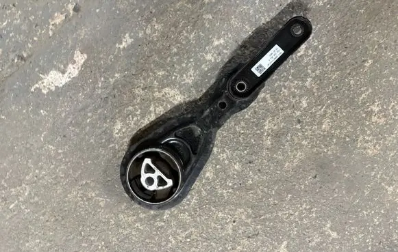 Audi A1 Gearbox mount 2Q0199851K