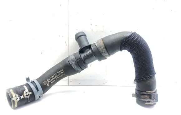 Engine coolant pipe/hose