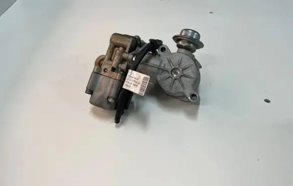 Mercedes-Benz C W204 Fuel injection high pressure pump A2710702201