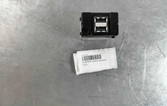 Volvo XC40 USB socket connector 31407038