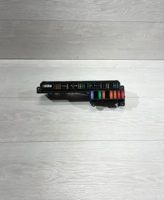 BMW 5 E60 E61 Fuse module 6957330