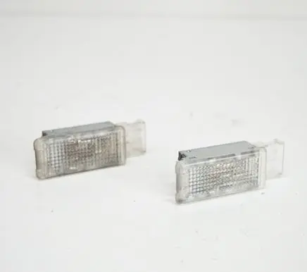 Volkswagen Touareg I Front seat light 6L0947565