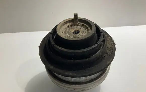 Mercedes-Benz E W211 Engine mount bracket