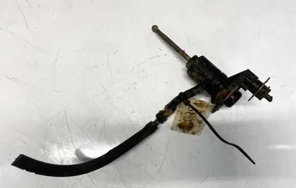 Skoda Superb B5 (3U) Clutch master cylinder 8E1721401AF