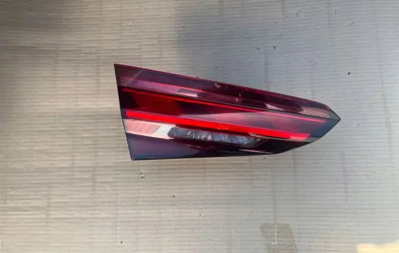 Audi A5 Tailgate rear/tail lights 8W6945075