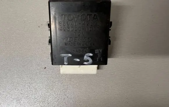 Toyota RAV 4 (XA30) Window wiper relay 8594042020 4230001000