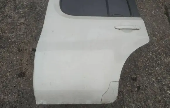 Nissan Cube Z12 Rear door baltos