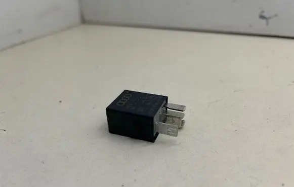 Porsche Macan (95B) Other relay 4H0951253C 2334A10813018