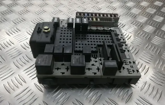 Volvo XC90 Fuse module 08696098 08696040