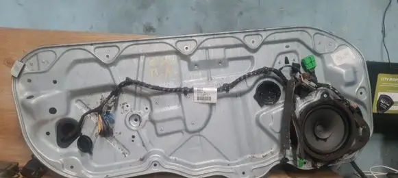 Volvo C30 Front door electric window regulator 8679978