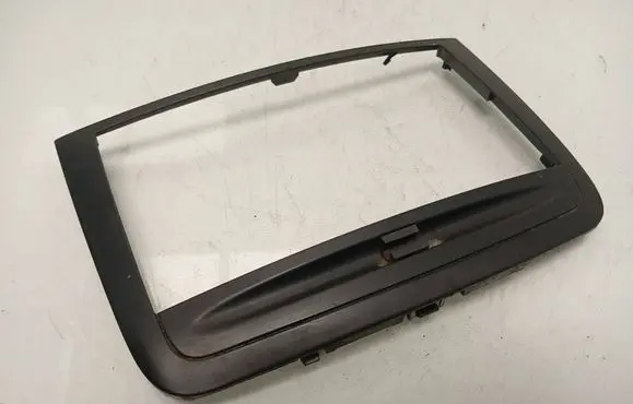 Radio/GPS head unit trim