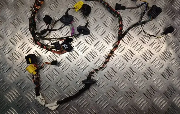 Skoda Octavia Mk2 (1Z) Front door wiring loom 1Z0121J