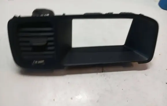 Volvo S60 Dash center air vent grill 39804051