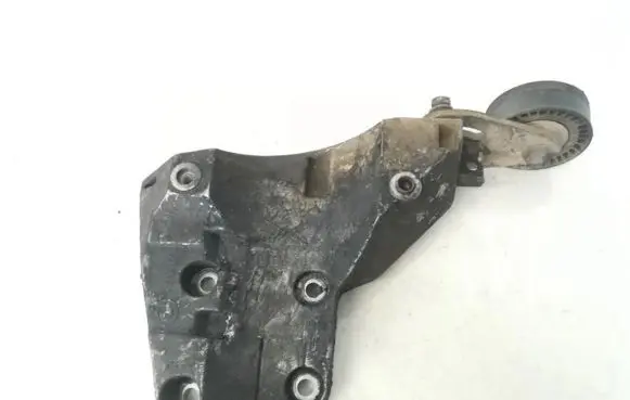 BMW 5 E39 Engine mounting bracket 2246146