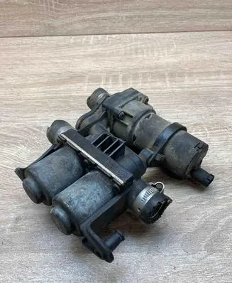 BMW 5 E39 Coolant heater control valve 8374994 1147412135