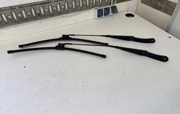 Volkswagen Multivan T5 Front wiper blade arm 7H5955410 7H5955409