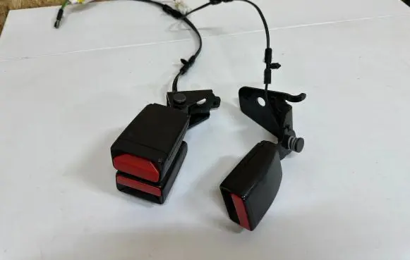 Peugeot 508 Middle seatbelt buckle (rear) 