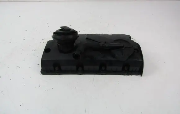Skoda Octavia Mk2 (1Z) Rocker cam cover 038103475