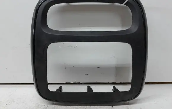 Opel Vivaro Radio/GPS head unit trim 682604006R