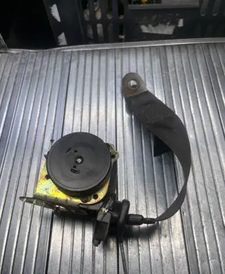 Mini One - Cooper R50 - 53 Rear seatbelt 72117055962 0430048 7055962