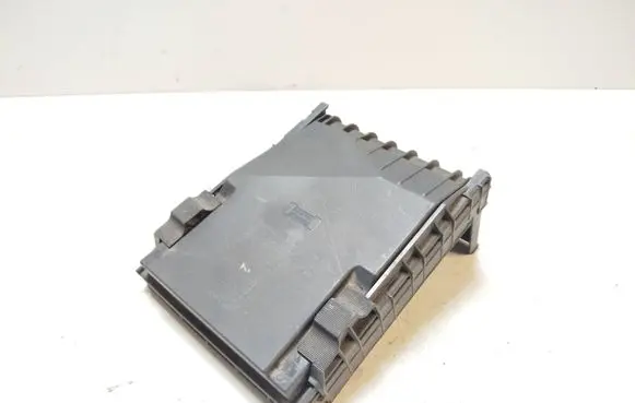 Volkswagen PASSAT B6 Fuse box cover 1K0937132F