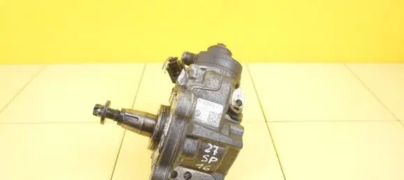 BMW 3 E90 E91 Fuel injection high pressure pump 0445010517 N47D20C