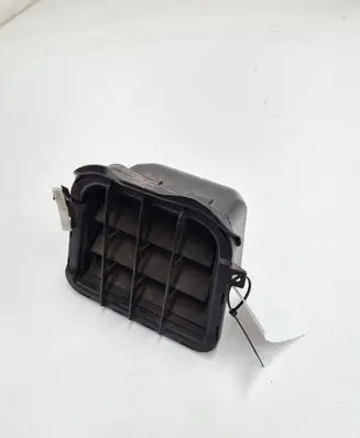 Quarter panel pressure vent