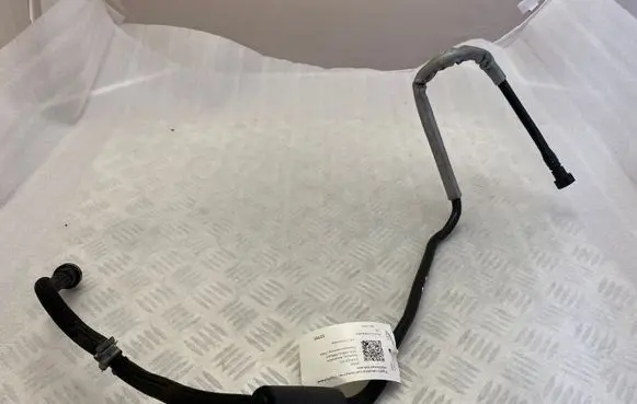 BMW 2 F46 Fuel line/pipe/hose 8642845