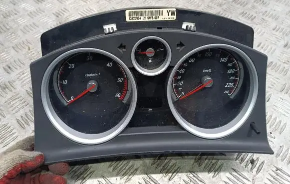 Opel Zafira B Speedometer (instrument cluster)