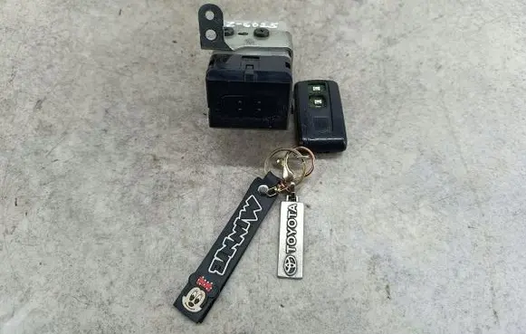 Toyota Corolla Verso E121 Ignition lock 