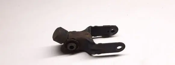 Peugeot 307 Engine mount bracket