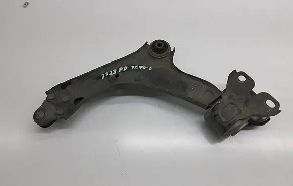 Volvo XC70 Front lower control arm/wishbone 31317664