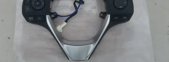Steering wheel buttons/switches