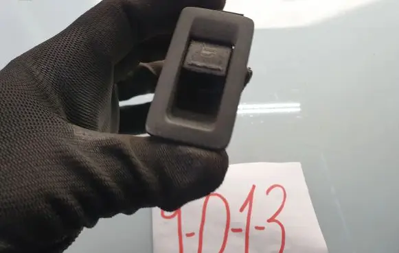 Volkswagen Touran I Electric window control switch 1F0959527